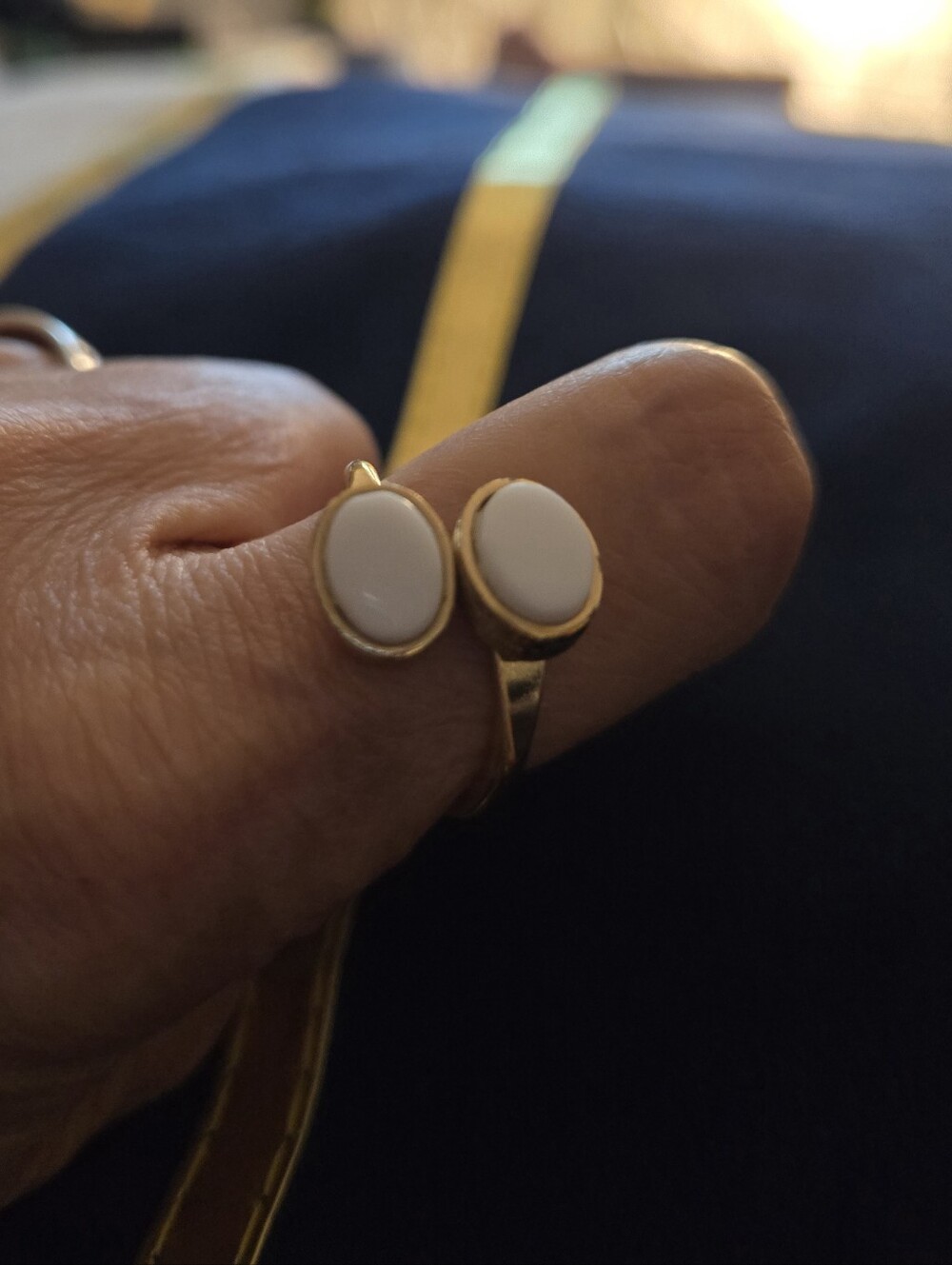 Vintage Sarah Coventry 1978 'Duo Fashion' gold tone white beads ring